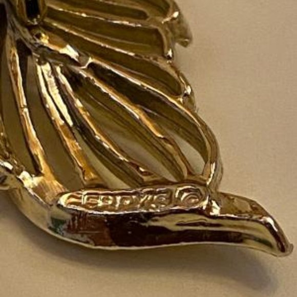 Gerry's Gold Tone Feather Brooch - Picture 5 of 5